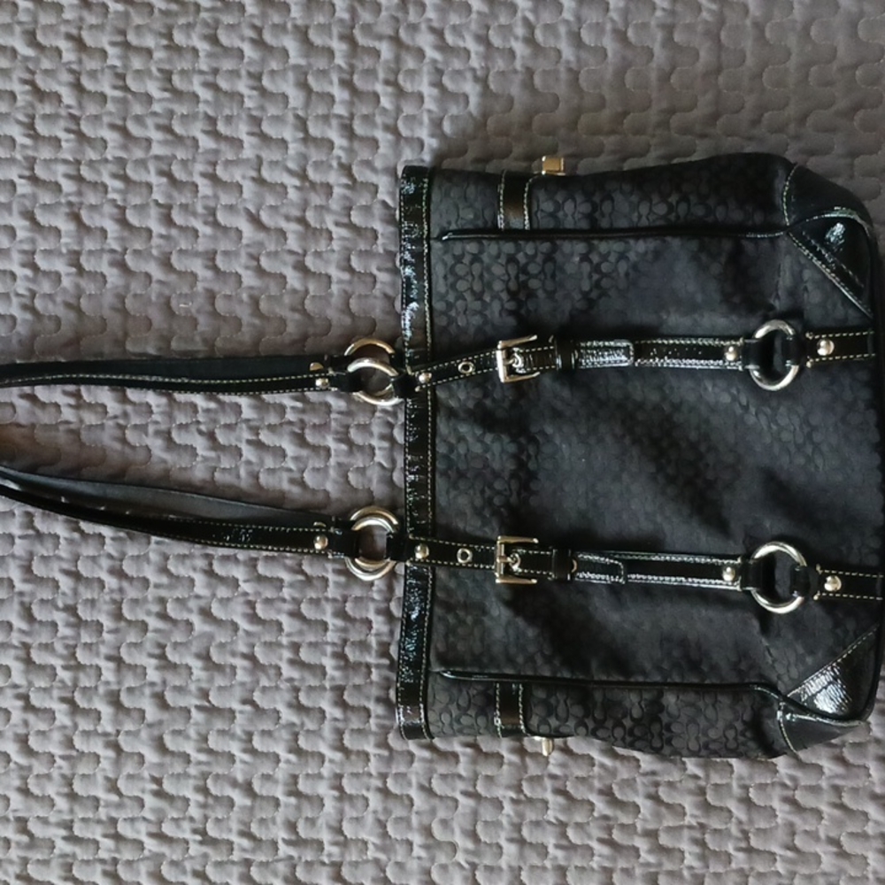 Coach bag, medium size. Great condition. Beautiful!